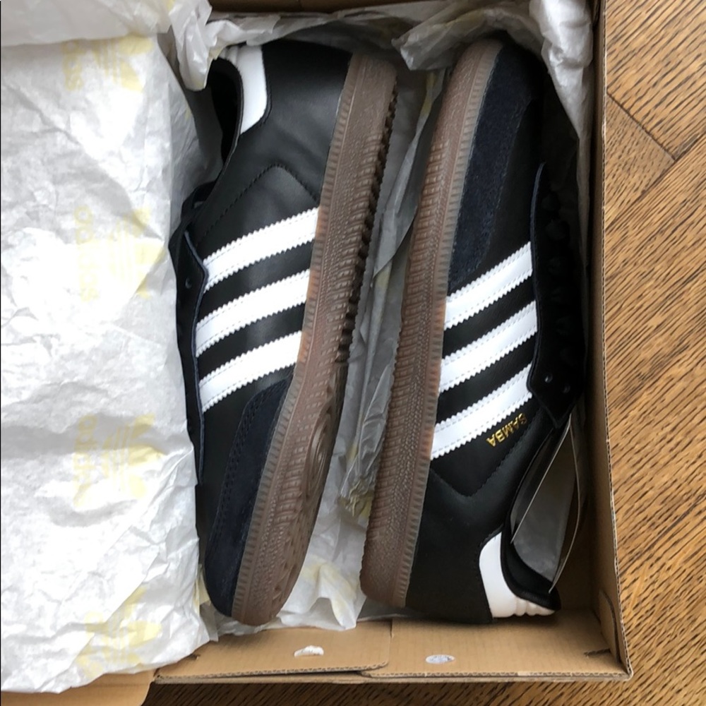 NWT Adidas Samba OG sneakers in black